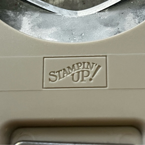 Stampin' Up! Paper Punch: Bow Builder Confetti Flowers Festive Flower Builder 3x - Picture 11 of 11